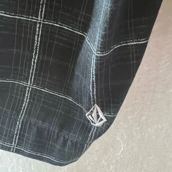 Volcom Mens shorts size 33 - Picture 2 of 5